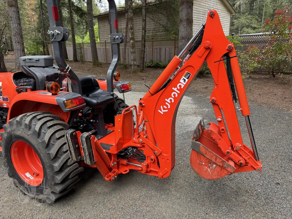 2022 Kubota L3302HST