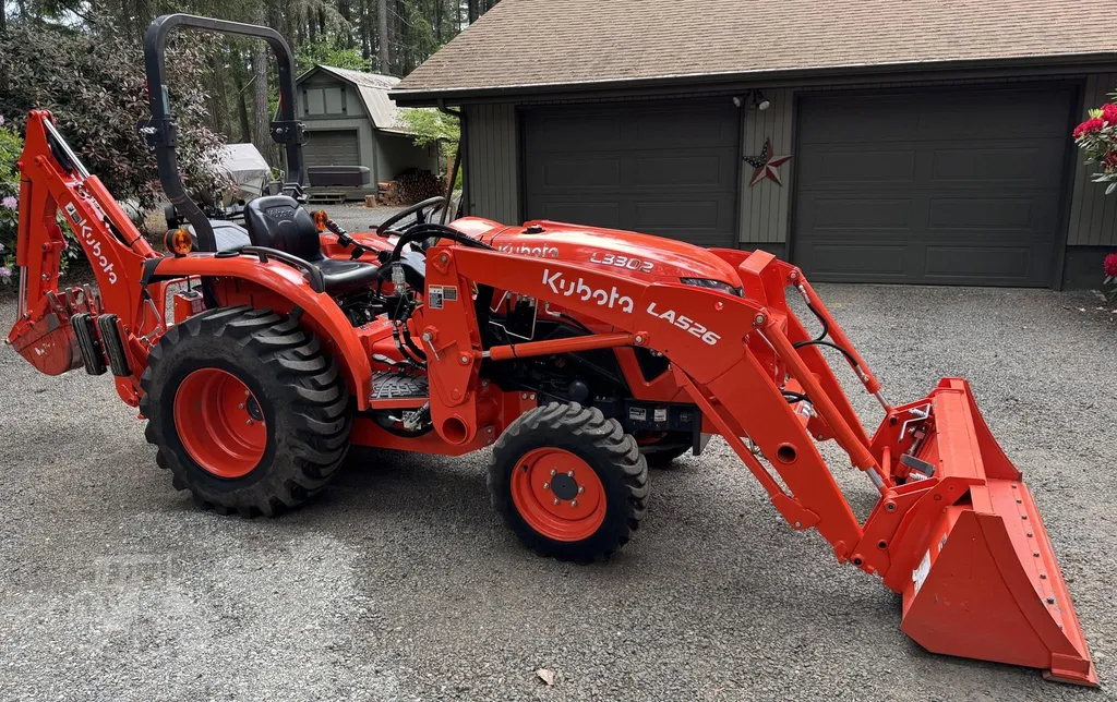 2022 Kubota L3302HST