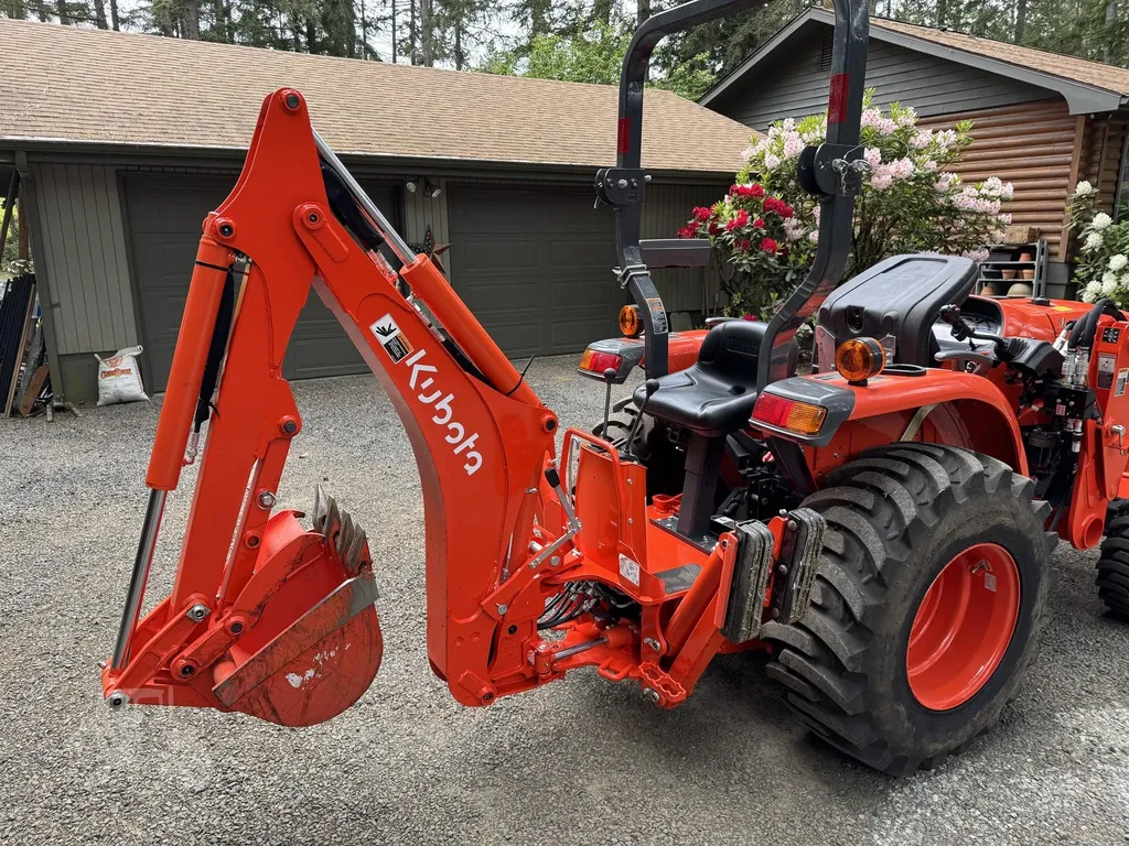 2022 Kubota L3302HST